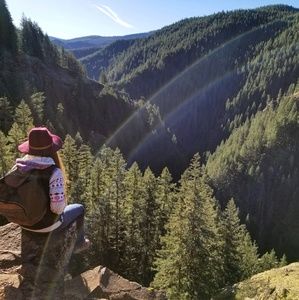 Meet your Posher, Laura